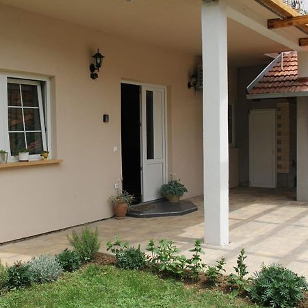 Apartman Lilium Книн Экстерьер фото