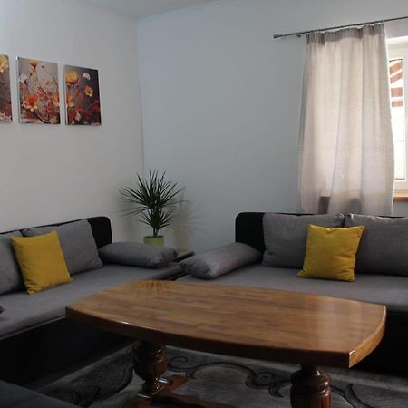 Apartman Lilium Книн Экстерьер фото
