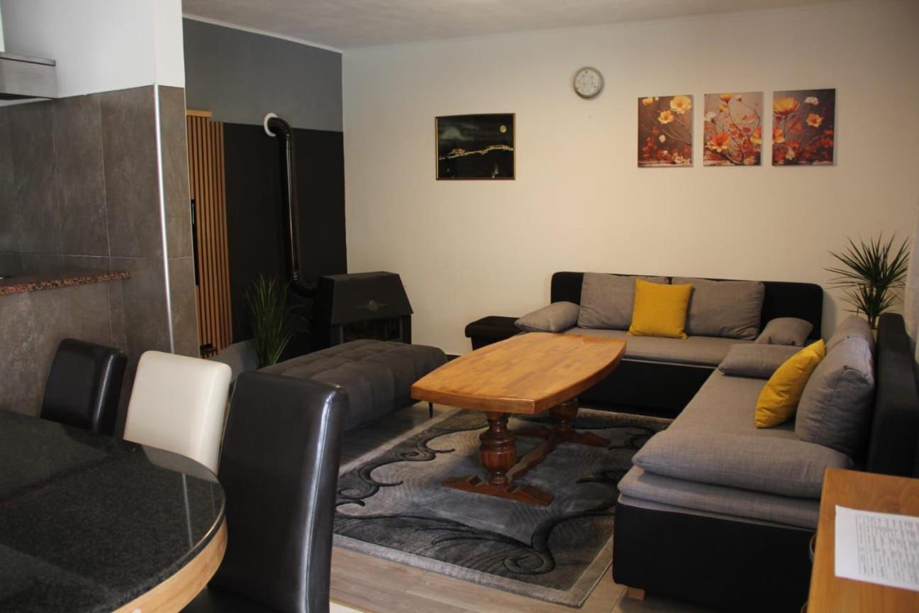 Apartman Lilium Книн Экстерьер фото
