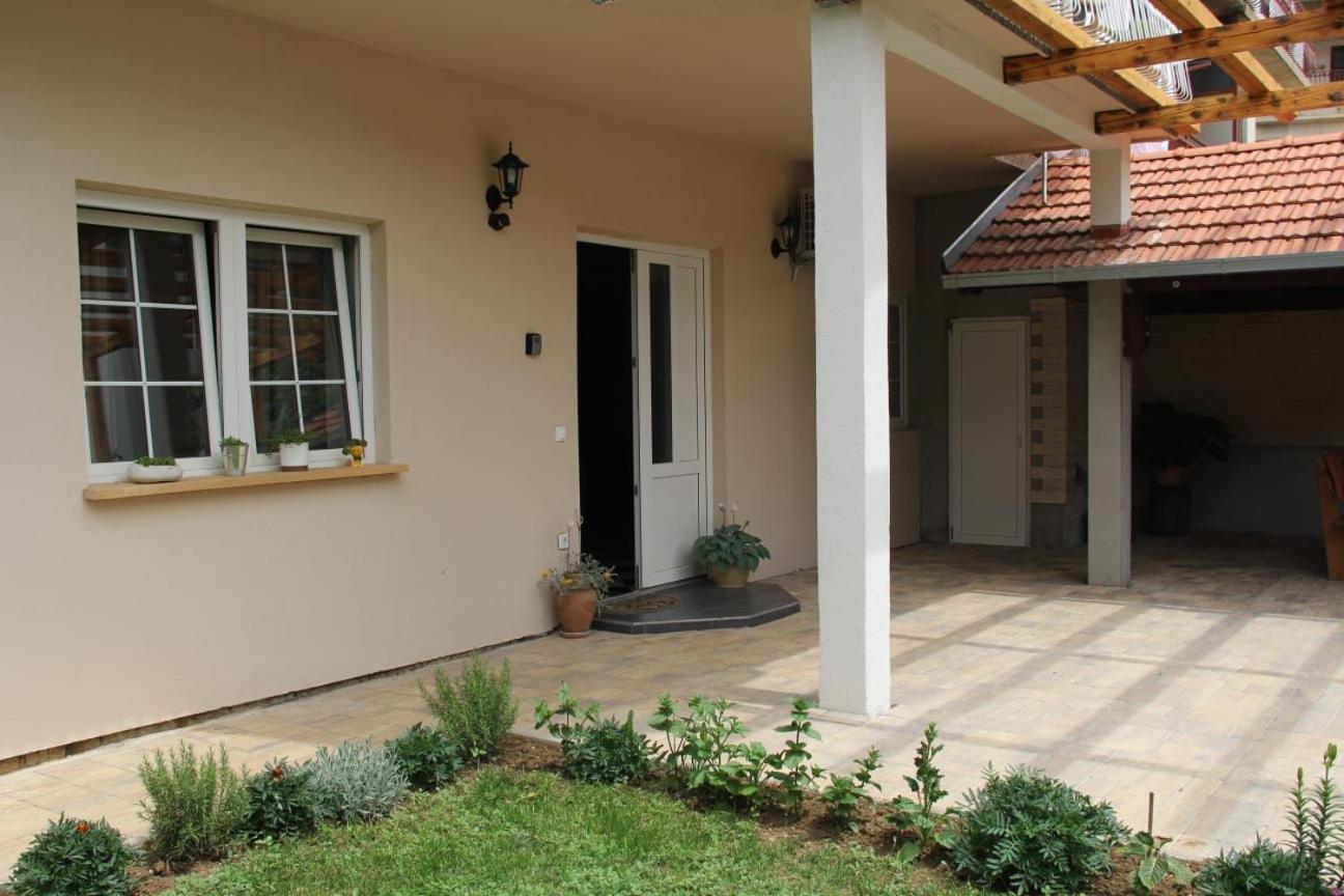 Apartman Lilium Книн Экстерьер фото